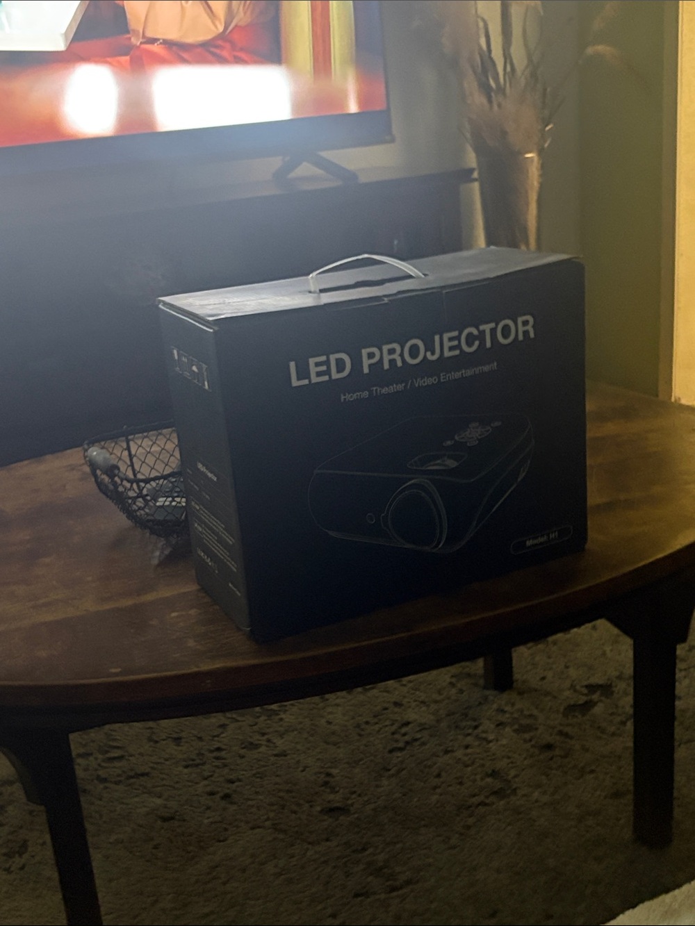 LED Projector - Black Packaging - Picture 2 of 2